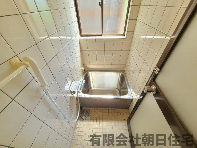 【浴室】 | 雑賀町 中古戸建４LDK 1,080万円 | コンパクトで使いやすいお風呂です