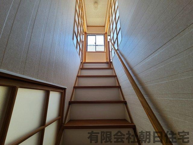 【内装】 | 雑賀町 中古戸建４LDK 1,080万円 | 明るい色調の室内です