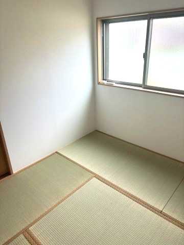 田中町4丁目の和室|南に面した和室は採光・通風に優れた心地よい空間です。
