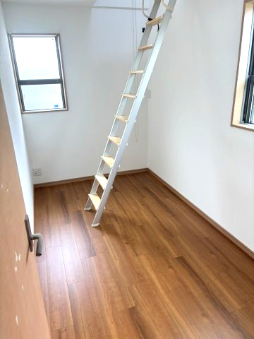 田中町4丁目の洋室