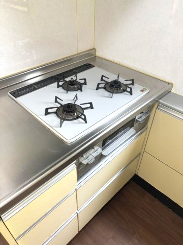 田中町4丁目のキッチン|3口コンロ　お料理がしたくなる、そんな嬉しい・楽しいキッチン
