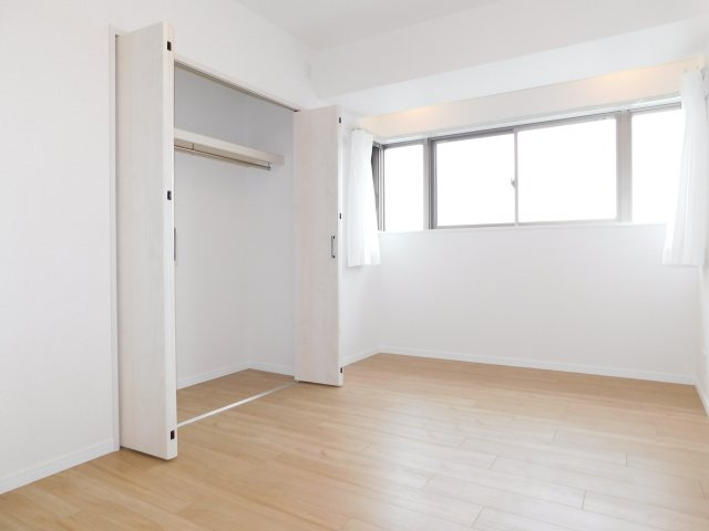 名古屋市中川区新家２丁目の中古マンションの洋室|◇洋室◇　　明るい洋室約６．５帖　全居室収納完備！　（２０２６年６月リフォーム済）