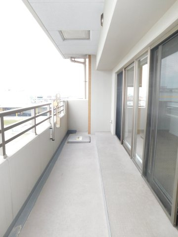 名古屋市中川区新家２丁目の中古マンションのバルコニー|◇バルコニー◇　　南面で陽当り良好なワイドバルコニー！　