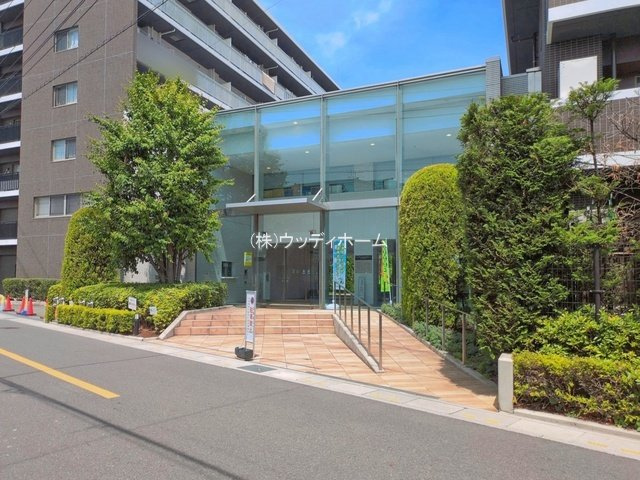 エムブランド越谷GAMO　中古マンションのエントランス