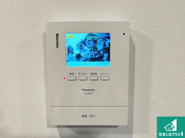 神戸市垂水区西舞子　中古一戸建ての防犯設備|カラーモニターインターホン！声だけでなく来訪者の姿や顔がモニターで確認できるので、小さなお子様がいらっしゃるご家庭でも安心できます！