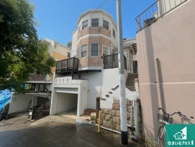 神戸市垂水区西舞子　中古一戸建ての外観|周辺は落ち着いた街並みの住宅地！子育てがしやすい住環境です！気になることがありましたら、お気軽にお問い合わせください！