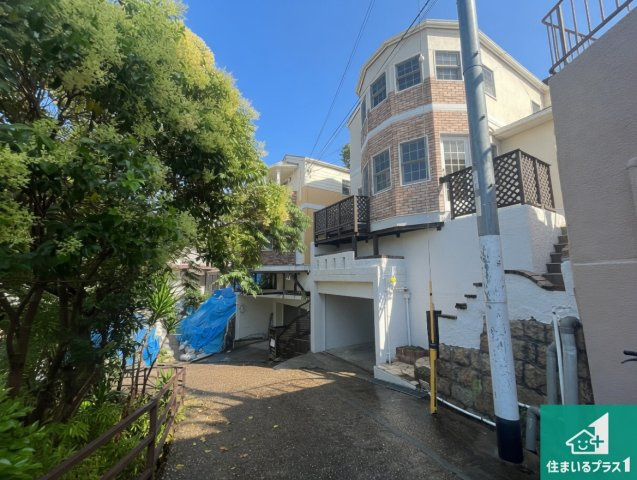 神戸市垂水区西舞子　中古一戸建ての外観|周辺は落ち着いた街並みの住宅地！子育てがしやすい住環境です！気になることがありましたら、お気軽にお問い合わせください！
