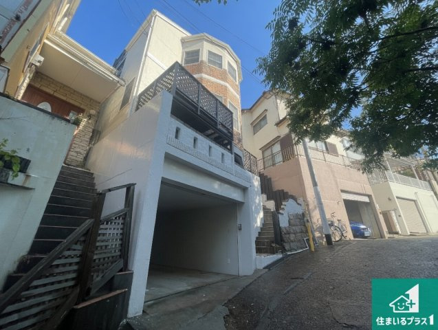 神戸市垂水区西舞子　中古一戸建ての外観|周辺は落ち着いた街並みの住宅地！子育てがしやすい住環境です！気になることがありましたら、お気軽にお問い合わせください！