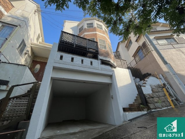神戸市垂水区西舞子　中古一戸建ての外観|周辺は落ち着いた街並みの住宅地！子育てがしやすい住環境です！気になることがありましたら、お気軽にお問い合わせください！