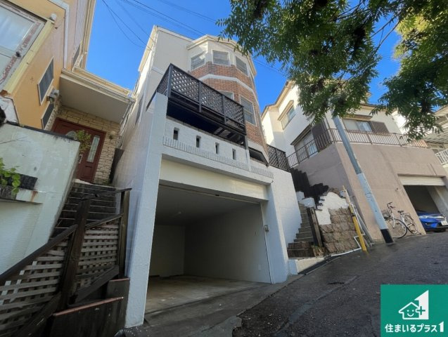 神戸市垂水区西舞子　中古一戸建ての外観|周辺は落ち着いた街並みの住宅地！子育てがしやすい住環境です！気になることがありましたら、お気軽にお問い合わせください！