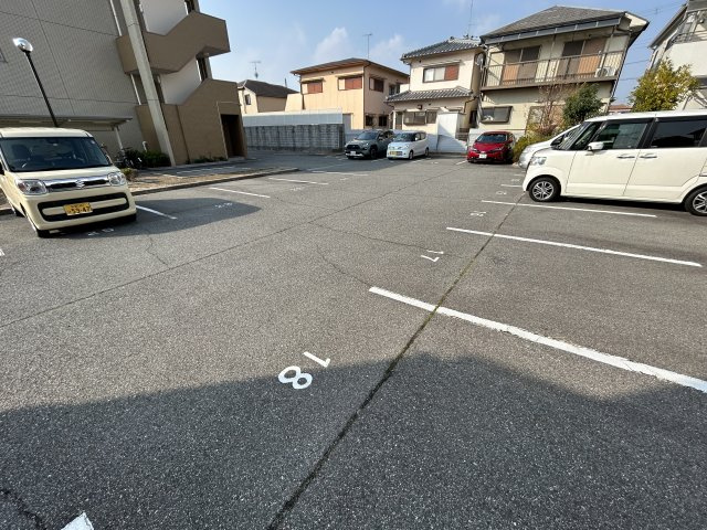 クオリティーナカハシの駐車場