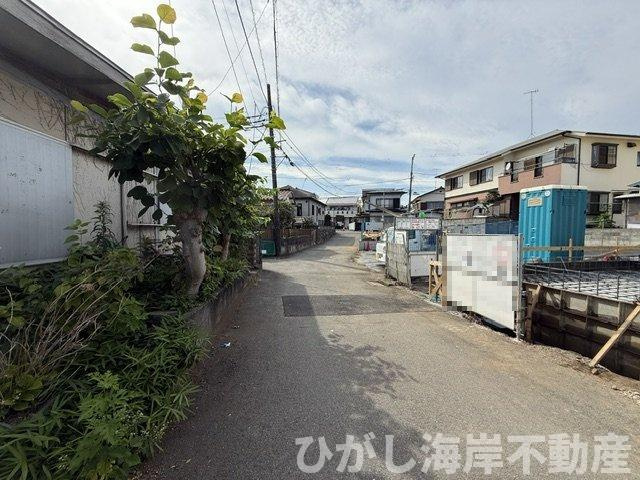 茅ケ崎市香川２丁目　新築戸建　全４棟の前面道路含む現地写真|7月11日撮影　建築中　現地外観