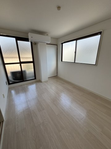 下木田マンションの洋室