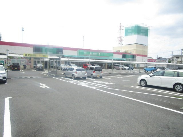 綾瀬市大上４丁目の店舗一部の駐車場