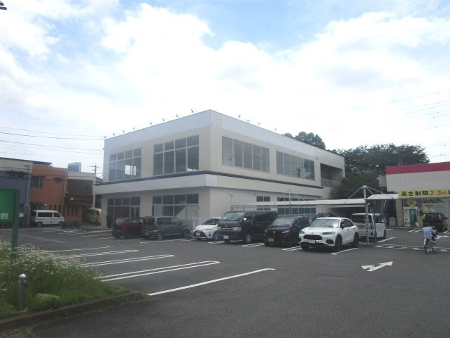 綾瀬市大上４丁目の店舗一部の駐車場