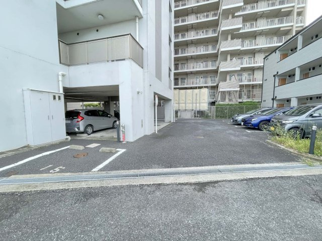 メゾン・ド・モエの駐車場