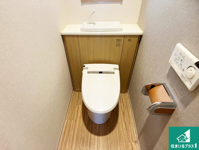 神戸市垂水区山手　中古一戸建てのトイレ|1・2階の2ヶ所にあるので、朝の忙しい時間の順番待ちもなく、深夜の利用にも大変便利です。
