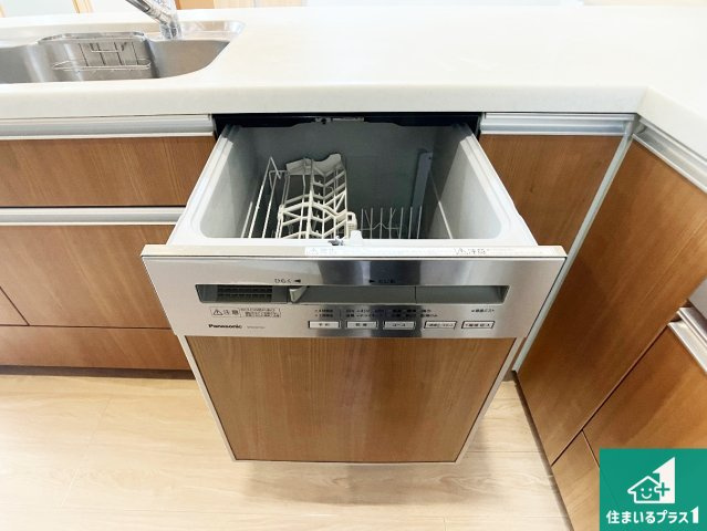 神戸市垂水区山手　中古一戸建ての設備|食事後の一仕事、食器洗いをボタン一つでお任せできちゃいます！場所を取らないビルトイン式なので、お料理スペースもしっかり確保！