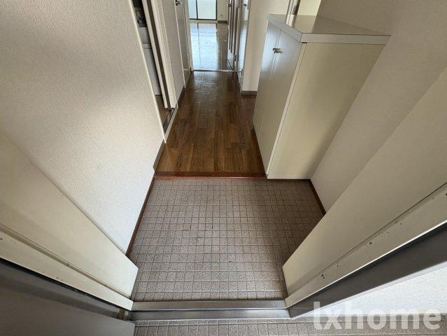 サニーウェル南茨木の玄関|収納もある玄関です