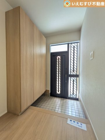 鴻巣市中央　中古戸建の玄関