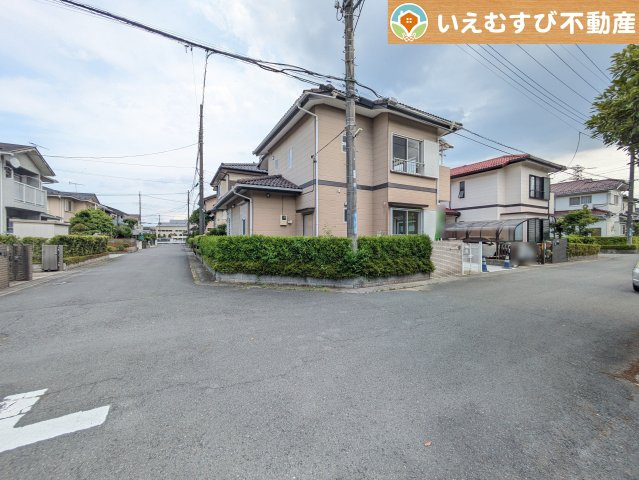 鴻巣市中央　中古戸建の前面道路含む現地写真