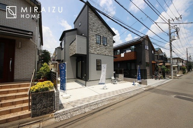 【庭】 | 青く澄み渡った綺麗な空と、陽の光をたっぷりと受ける、そんな新築住宅で新生活をスタートしてみませんか？見学・ご相談等、ミライズホーム(株)までお気軽にご連絡下さい♪