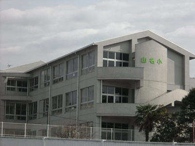 【周辺】 | グランブルーＢ | 山名小学校まで350m