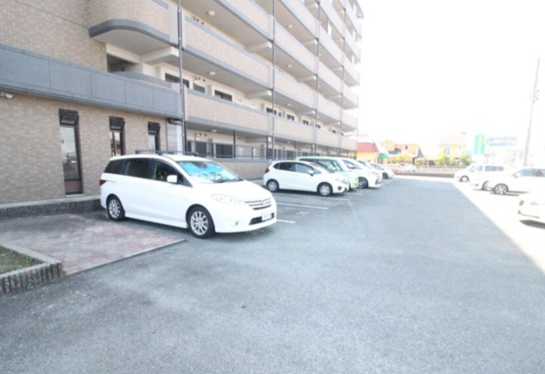 アメニティ旗崎の駐車場