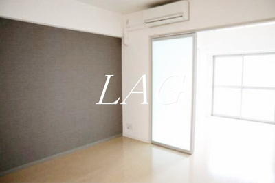 【居間・リビング】 | ＣＯＭＦＯＲＴ南六郷 | 洋室のお部屋です。