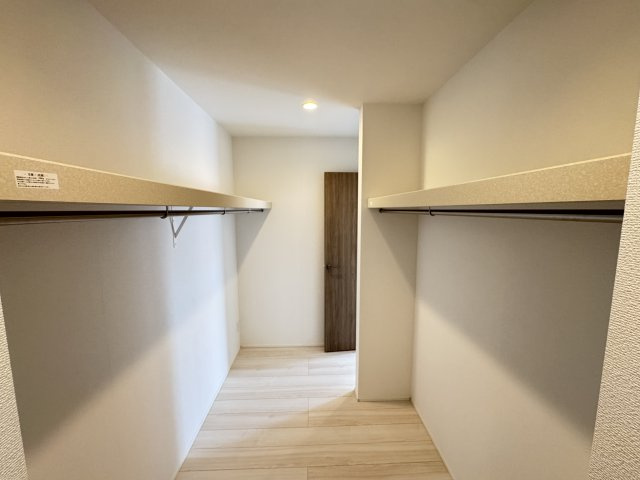 宜野湾市野嵩2期（全2棟）1号棟の収納|1号棟　大容量ファミリークローク付き♪