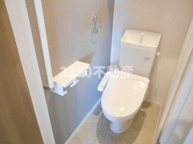 アンベリールＡのトイレ|落ち着いた色調のトイレです