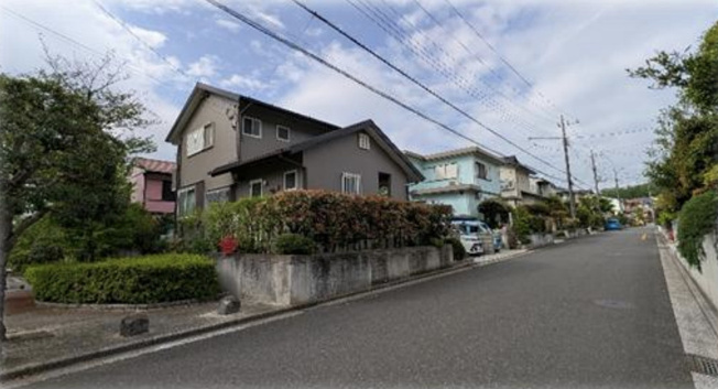 【前面道路含む現地写真】 | 東松山市松風台　中古戸建