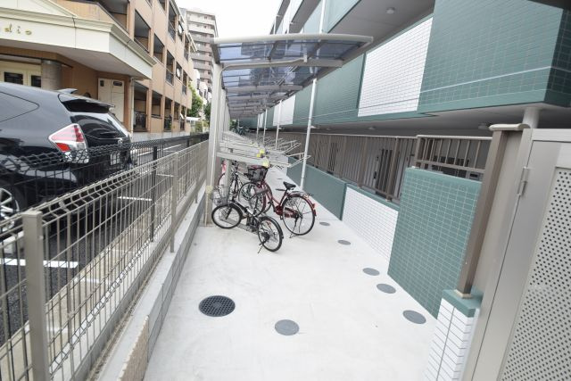 ＬＥＯ四拾八番館のその他共用部分|敷地内に駐輪場あります