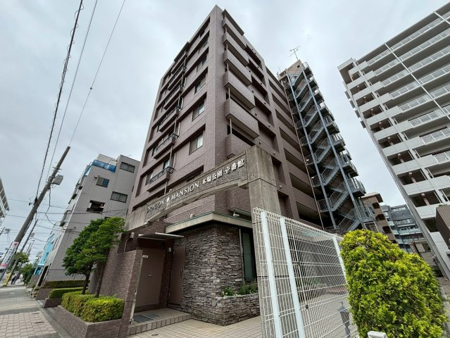 ドラゴンマンション木場公園壱番館の外観|木場公園エリアの豊かな緑を身近に感じながら、都心ならではの利便性を享受できる住環境が広がります。
