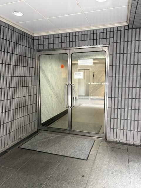 千代田区飯田橋４丁目の事務所のエントランス