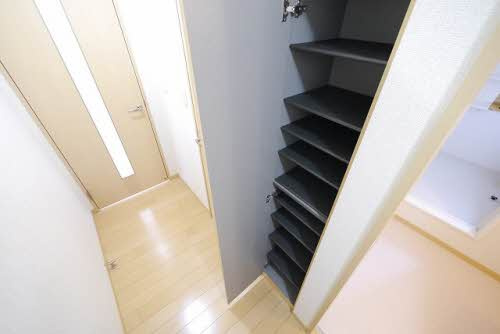 熊本市中央区京町１丁目のアパートの玄関