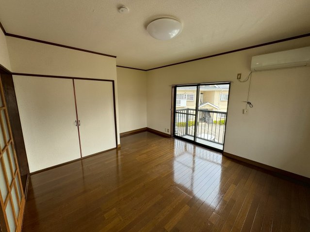 長野県塩尻市　二棟一括アパートの洋室