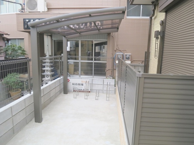 オプティマスのその他共用部分|駐輪場も屋根付きです♪