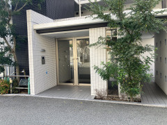 ツルトスコⅡ番館のエントランス