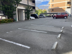 ツルトスコⅡ番館の駐車場