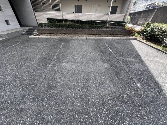 ツルトスコ南落合の駐車場