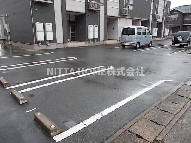 ルシェリア　コリーナの駐車場|敷地内駐車場に空きがあります＊