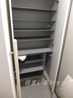 メゾン・ド・プルメリアⅣの玄関|大型シューズボックス