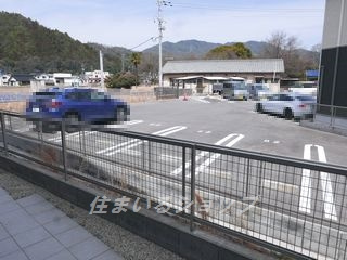メゾン・ド・プルメリアⅣの駐車場