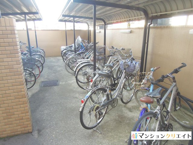 アパガーデンコート板垣の駐輪場