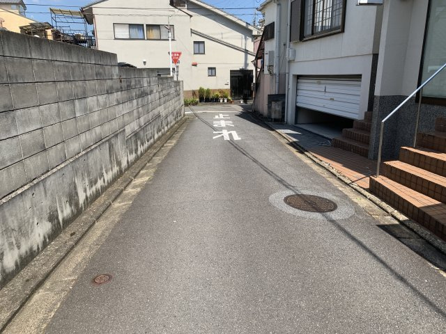 京都市北区紫野泉堂町　中古一戸建の前面道路含む現地写真