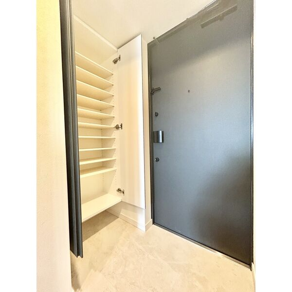 S-RESIDENCE尾頭橋clarityの玄関