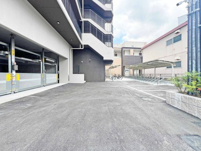 S-RESIDENCE尾頭橋clarityの駐車場