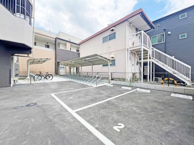 S-RESIDENCE尾頭橋clarityの駐車場