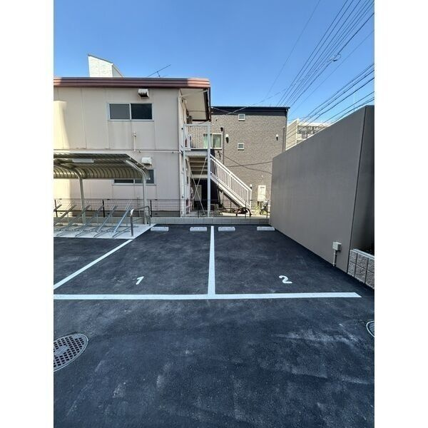 S-RESIDENCE尾頭橋clarityの駐車場